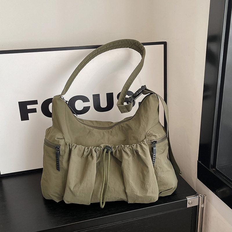 Women Bags Coach - กระเป๋าสะพายข้างผู้หญิงแฟชั่นใหม่ ดีไซน์ย่น มีหลายช่องใส่ของ สายรูด ปรับได้ กระเป๋าสะพายไหล่ลำลอง