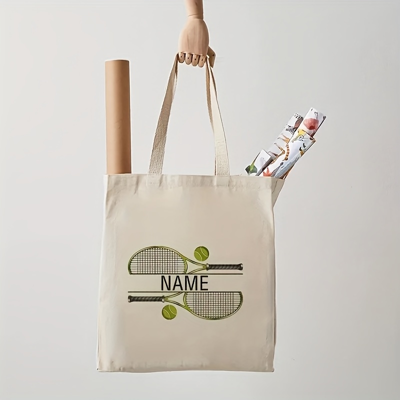 Women Bags Coach - กระเป๋าใส่ไม้เทนนิสแบบสั่งทำพิเศษ พร้อมชื่อและข้อความที่กำหนดเอง ลายไม้เทนนิสและลูกเทนนิส สีเบจพร้อมตัวอักษรสีดำ ของขวัญสำหรับโค้ชเทนนิส